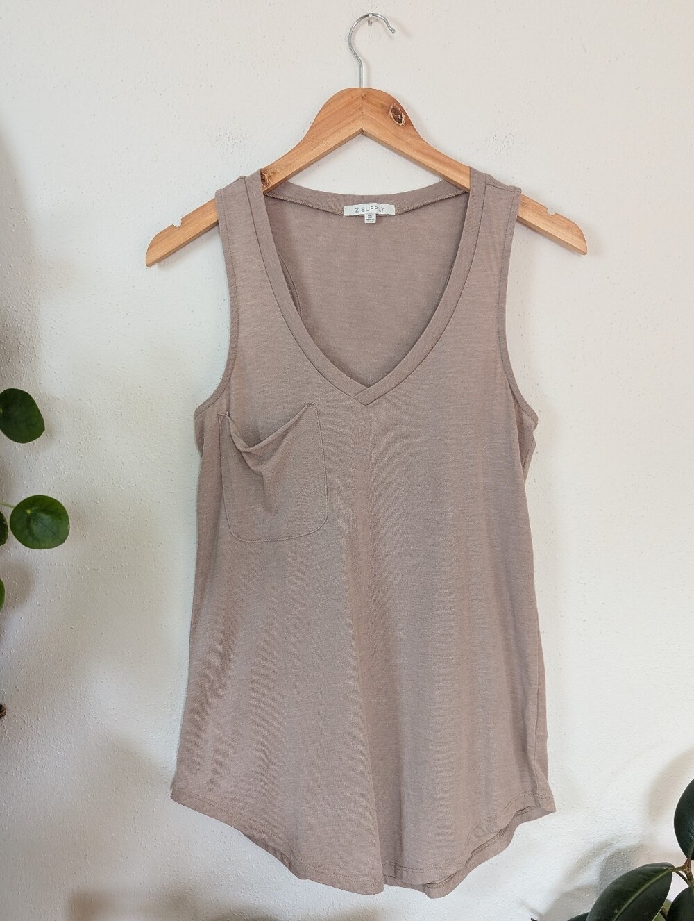 Z Supply | V-Neck Longline Tank Basic Beige